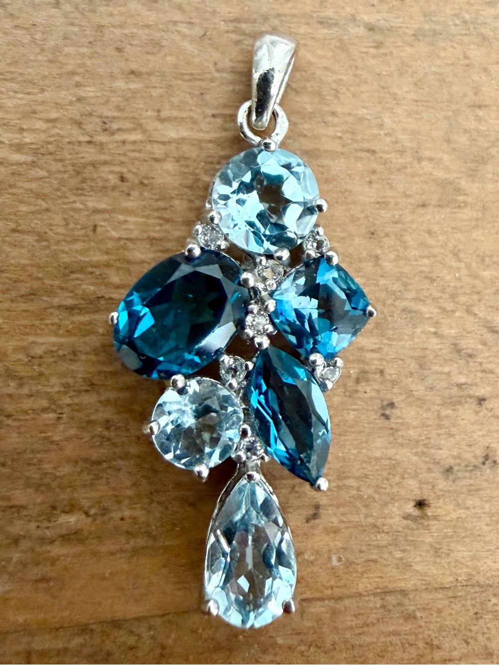 VINTAGE FAS THAILAND 925 STERLING SILVER MULTI-SHADE BLUE TOPAZ CLUSTER PENDANT
